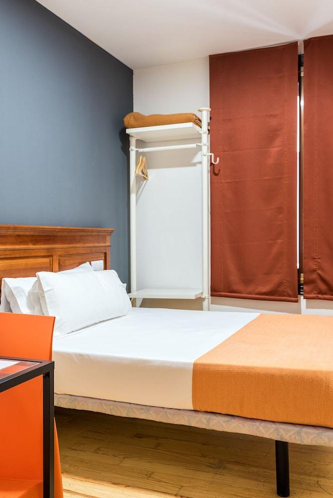 Kubik Hotel 2*