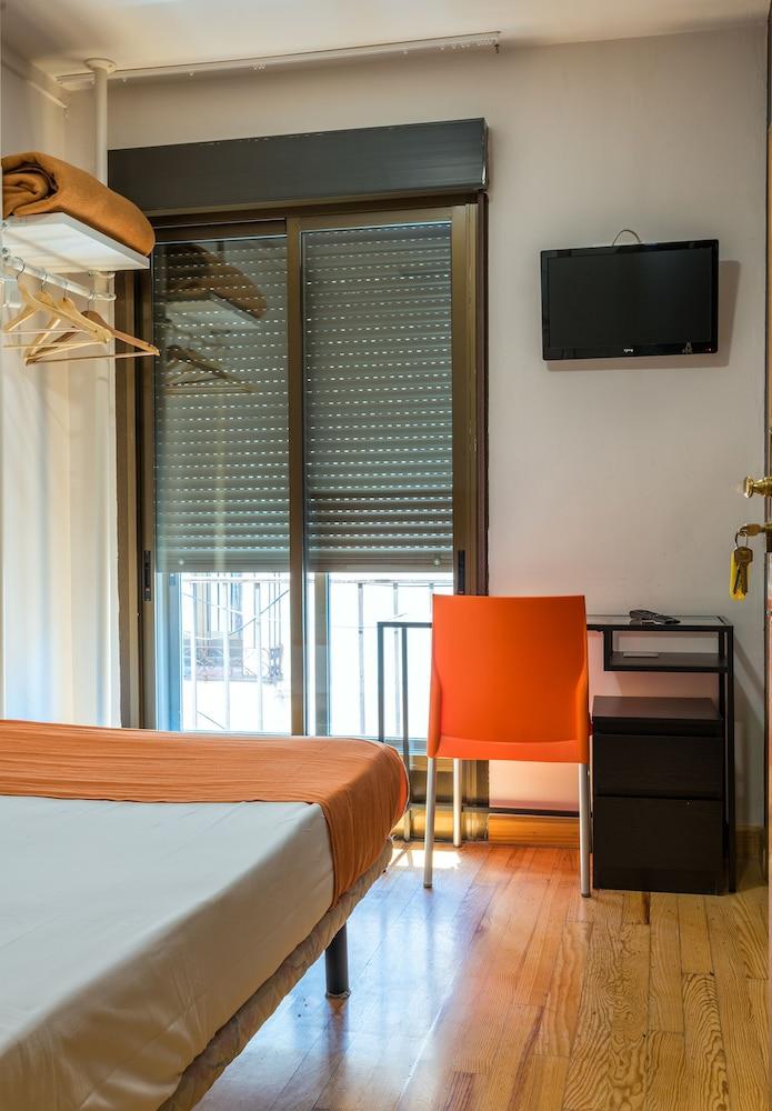 Kubik Hotel 2*
